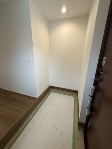 ハートフルタウン 前橋市石倉町3丁目9番　Ａ号棟の玄関|玄関にはシューズインクローク付き♪玄関がすっきり片付きますよ！