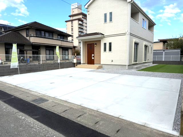 ハートフルタウン 前橋市石倉町3丁目9番　Ａ号棟の駐車場|駐車場もキレイに整備されています。
並列3台以上駐車可能です！