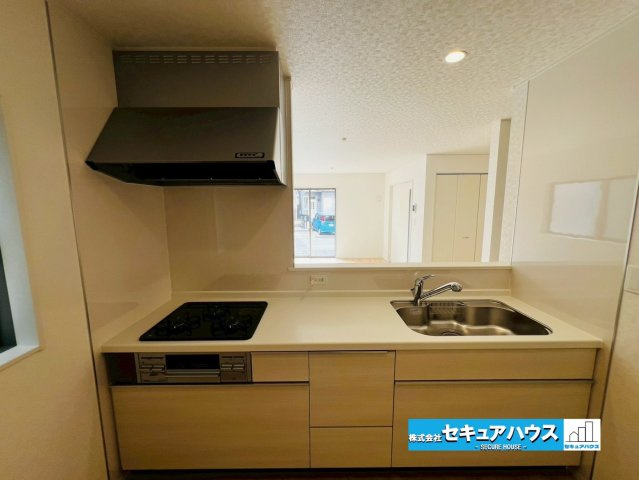 【今からご案内可能】東海市富貴ノ台 全6棟のキッチン|【キッチン】
◆同時にたくさんの料理が調理できる。「焼く・蒸す・煮る」の工程を同時進行で進めることができるので、料理を素早く作ることができます。育児でバタバタ忙しいママに嬉しい♪