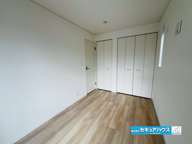 【今からご案内可能】東海市富貴ノ台 全6棟の洋室|【洋室】
◆家族一人ひとりの大切なプライベート空間。趣味に合わせて使って頂けるようシンプルに仕上げてあります。暮らし心地を大きく左右する収納を、適材適所に配置し使い勝手を考慮しました。　