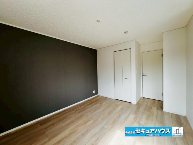 【今からご案内可能】東海市富貴ノ台 全6棟の洋室|【洋室】
◆お子様のお部屋や主寝室、来客時の宿泊室、趣味のお部屋としてもご利用いただけます♪