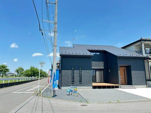 【PaPamaru】宇都宮市富士見町　モデルハウスの外観|〇今からご覧いただけます〇
開放感のある南西角地。陽の当たる時間が長く、冬でもあたたかです♪ウッドデッキ付き33坪プラン♪雀宮南小、雀宮中への通学も安心の距離です♪
