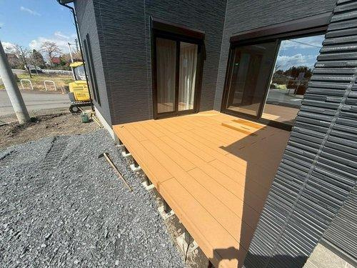 【PaPamaru】宇都宮市富士見町　モデルハウスの収納|〇シューズインクローク〇
高さ調節自由な可動棚付き。部屋には持ち込みたくないベビーカーやゴルフバッグなどもすっきり収納！土間空間なので雨の日の出入りも気になりません。