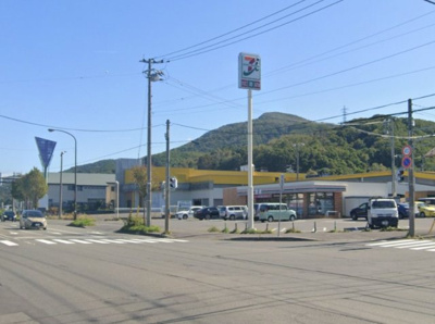 【周辺】 | 小樽市銭函１丁目 南向き300坪 | 桂岡のセブンイレブンまで徒歩9分♪日々のお買い物も楽々♪