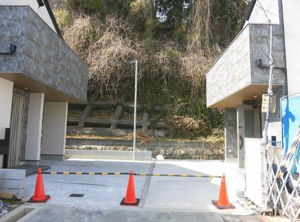 岡山手町　新築一戸建ての駐車場|■物件内覧・資金計画相談・住宅ローン相談、リフォーム相談、お問合せ受付中■
※当日・翌日のご内覧、ご相談はお電話でのお問合せがスムーズです！
