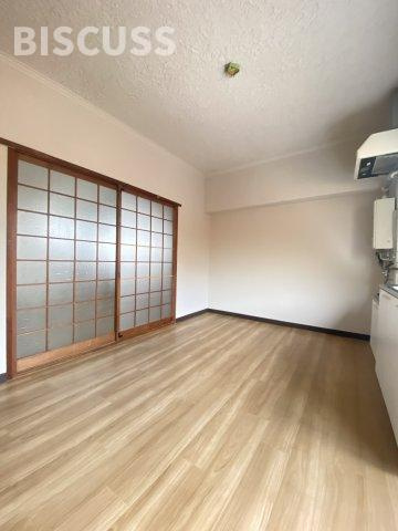 三葉マンションの内装