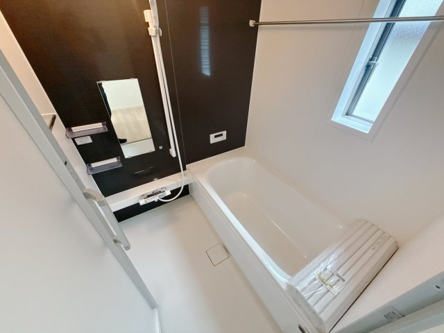 【Cradle Garden】壬生町幸町 第5 限定1邸の浴室|〇浴室〇
「浴室暖房乾燥機」が標準装備の広々バスルームです♪
※2025年9月撮影