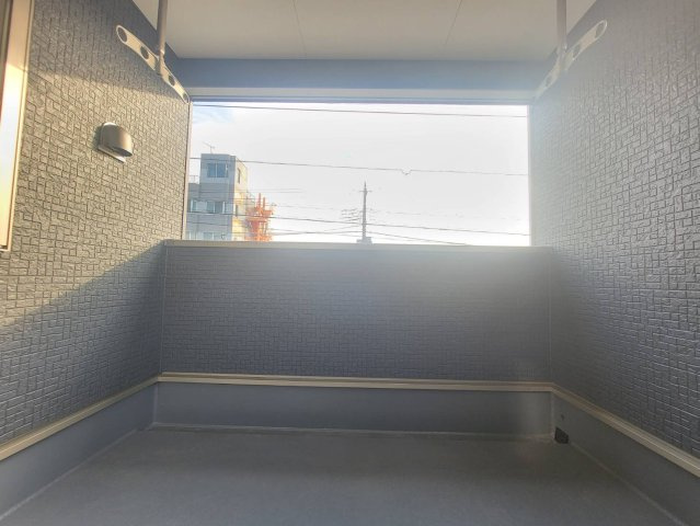 【Cradle Garden】壬生町幸町 第5 限定1邸のバルコニー|〇インナーバルコニー〇
急な雨にも安心なインナーバルコニー！角度の変えられる物干し受け標準装備です。
※2025年11月撮影