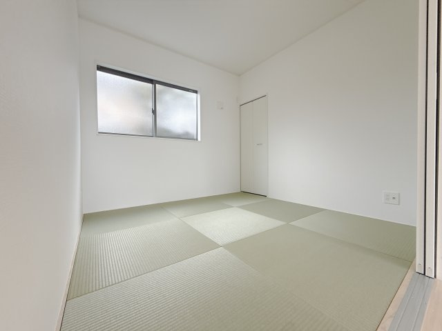 【Cradle Garden】壬生町幸町 第5 限定1邸の和室|〇和室4.5帖〇
あると嬉しい1階の一部屋。お子様のお昼寝スペースや客間、お友達やご親戚のお泊り部屋としても使えます。
※2025年9月撮影