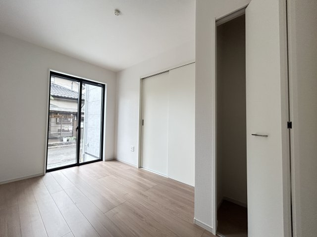 【LGARE】下都賀郡壬生町 40期 全2区画のトイレ|○トイレ○
何時でも清潔に保ちやすく、快適機能がいっぱいの使いやすさにこだわった節水型トイレです。
※2025年10月撮影