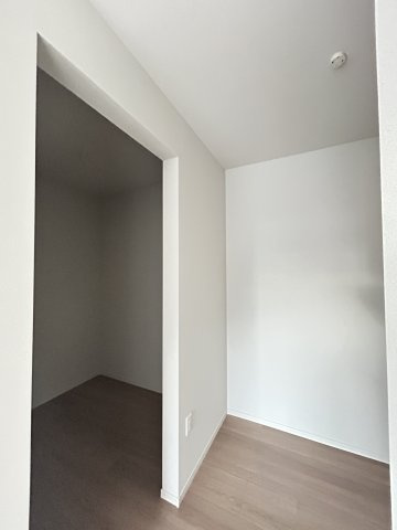 【LGARE】下都賀郡壬生町 40期 全2区画の展望|○2号棟バルコニー○
バルコニーからの南側眺望。十分な陽当りが確保されています！是非現地にてご体感下さい。先ずはお気軽にお問い合わせくださいませ！
※2025年10月撮影