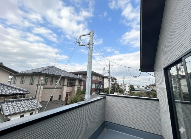 【LGARE】下都賀郡壬生町 40期 全2区画の展望|○バルコニーから○
バルコニーからの南側眺望。十分な陽当りが確保されています！是非現地にてご体感下さい。先ずはお気軽にお問い合わせくださいませ！
