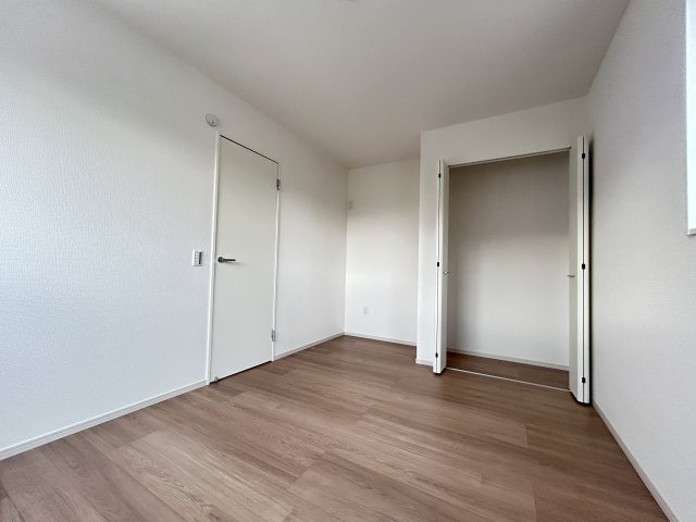 【LGARE】下都賀郡壬生町 40期 全2区画の洋室|○2F洋室6.2帖○
お子さんの一人部屋に最適な居室です。勉強机やベッドを置いても十分な広さです。
