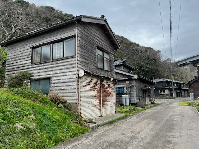 米山町　中古住宅のその他|ガレージ兼物置①