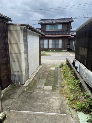 新道売住宅の玄関|玄関前アプローチ