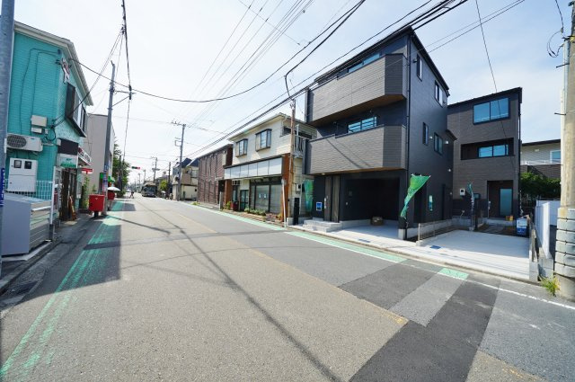 【横浜市保土ケ谷区桜ケ丘1丁目34-6全2棟新築戸建て】★仲介手数料無料★（桜台小学校・岩崎中学校）の前面道路含む現地写真