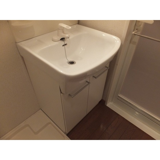 サン・ルミエールの洗面所|ゆったりとスペースのある洗面所