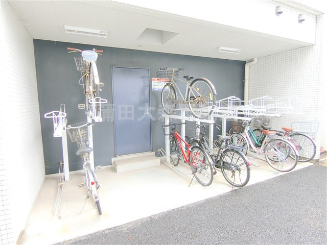 ダイナシティ糀谷のその他共用部分|屋根付きの駐輪場