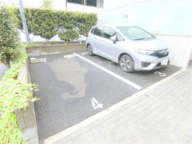ダイナシティ糀谷の駐車場|敷地内平置き駐車場　空き状況等詳細はお問合せ下さい。