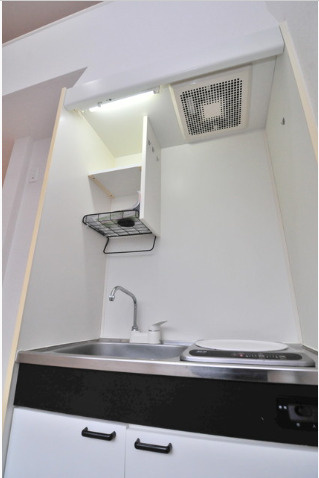 フルーレ高円寺のキッチン|コンパクトなキッチンで掃除もラクラク　※別部屋参照