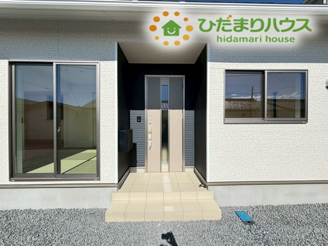美里町小茂田第2　新築一戸建て　クレイドルガーデン　02のその他共用部分|玄関ポーチがあるので、宅配や来訪者の応対がスムーズにできます！