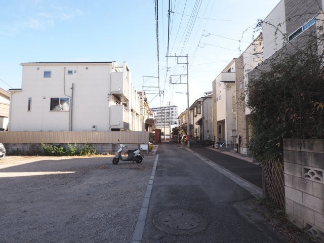 丸澤ガレージ赤羽台2の駐車場