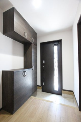 弥勒寺東２ー１９コダテックスⅥＣの玄関