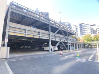 【駐車場】 | ビッグカーサ堺しらさぎ駅前ｔｏｗｅｒｃａｓａ　Ｄ棟 | 【２面引回しバルコニー】南西・南東面バルコニーですので、洗濯物が良く乾きますね♪