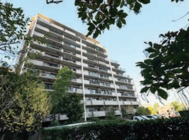 【外観】 | ヴィラージュ・ヴェール８番館 | SRC11階建7階部分・南向きのなので、陽当たり・眺望良好です！緑が多い敷地で癒される環境です。