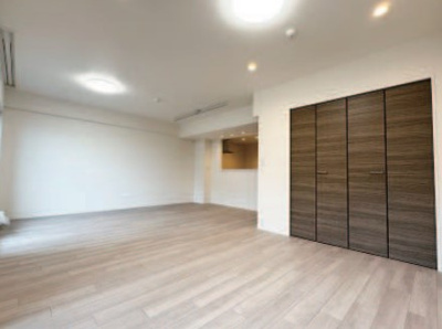 【居間・リビング】 | ヴィラージュ・ヴェール８番館 | 家族団らん17.8帖のLDK。