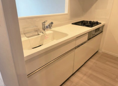 【キッチン】 | ヴィラージュ・ヴェール８番館 | リビングの様子が見える対面キッチンです