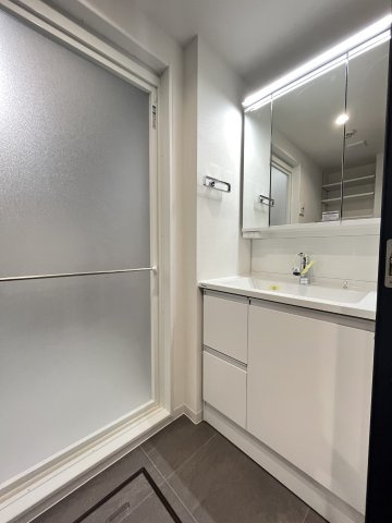 フェアロージュ葛西の洗面所|スペースが確保できる洗面所です