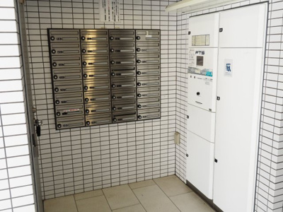 【その他共用部分】 | エスティメゾン登戸 | 集合ポストに宅配ボックスです