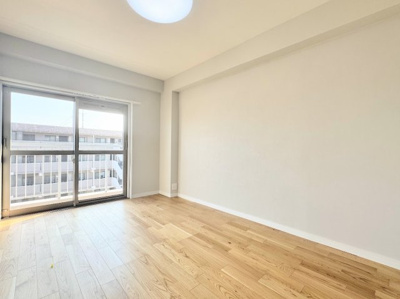 【洋室】 | 鷺沼東急アパート | ◆感性を育むプライベートルームはシンプルでスマートな空間。好みの空間で読書をしたり、音楽を聞いたりと一人の時間も充実したものにできます。