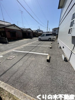 【駐車場】 | サンガーデンひあさB棟 | 駐車場があるので、車を買う予定の方も安心です