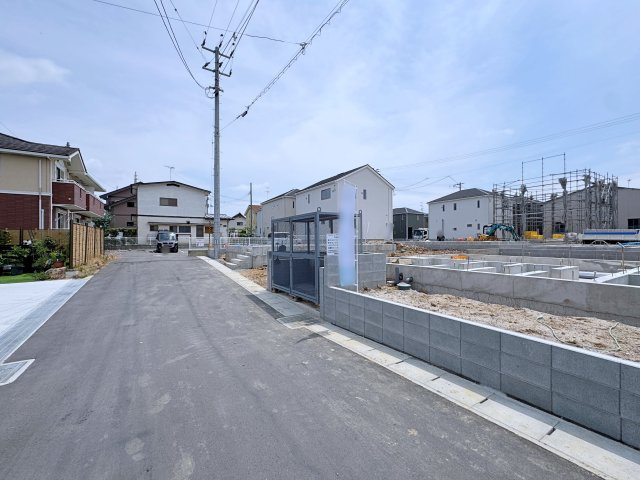 新築戸建・建売　郡山市富久山町福原字大師前　CRADLE　GARDEN　全8棟の前面道路含む現地写真|車通りが少なく静かな住宅街に立地♪前面道路も穏やかな雰囲気でゆったりとした暮らしができます♪