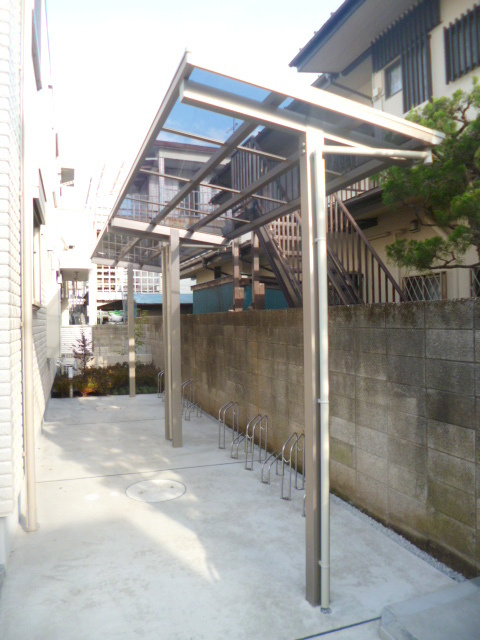 メゾン・ド・リブランのその他共用部分|屋根付き駐輪場