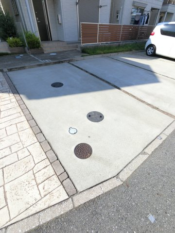 Solvita familia Dの駐車場