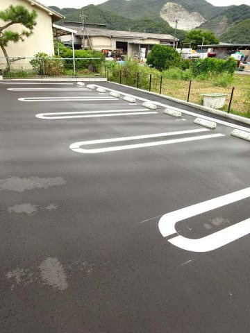 エルヴィータ・ウーノの駐車場