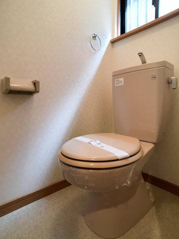 ディ・ルーナのトイレ|落ち着いた色調のトイレです