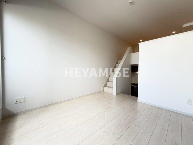 modern palazzo平和Liebeの居間・リビング