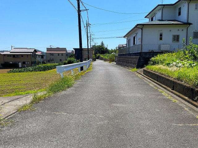 【前面道路含む現地写真】 | ◇◆秦野市東田原 売地◆◇ | 北東側約4.7m道路部分の写真