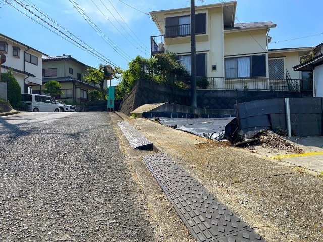 【前面道路含む現地写真】 | ◇◆秦野市東田原 売地◆◇ | 南東側約4.8m公道に面しています。