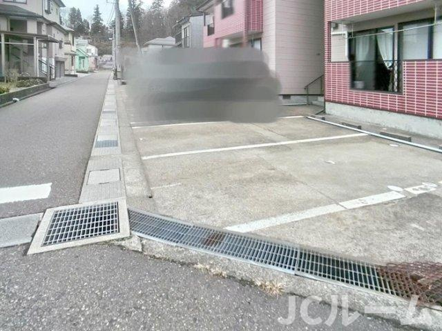 コーポ グランノーブルの駐車場