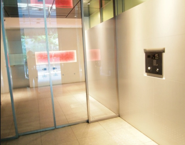 コンフォリア三田EASTのエントランス