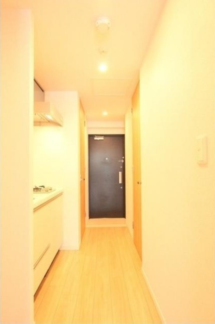 コンフォリア三田EASTの玄関