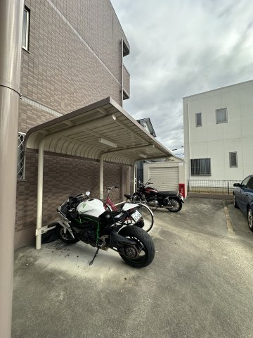 プルミエールの駐車場