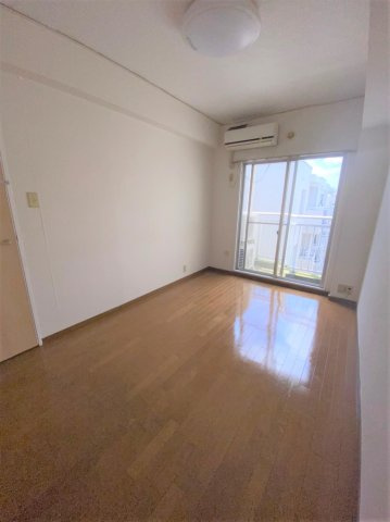 東急ドエル南浦和ビレジの居間・リビング|こちらのリビングで趣味の時間をお楽しみください