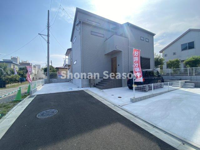 【外観】 | 敷地面積44坪以上！1階に全居室が揃う4LDK。
カースペース2台完備◎