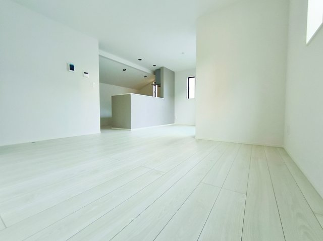 練馬区石神井町6丁目 全2棟 2号棟の前面道路含む現地写真|緑の風吹き抜ける潤いある住宅地エリア
四季折々の自然に満ちた魅力的なロケーション♪
家と人が調和する美しい街並み
練馬区石神井6丁目　新築戸建
詳細はお気軽に城北不動産までお問合せください